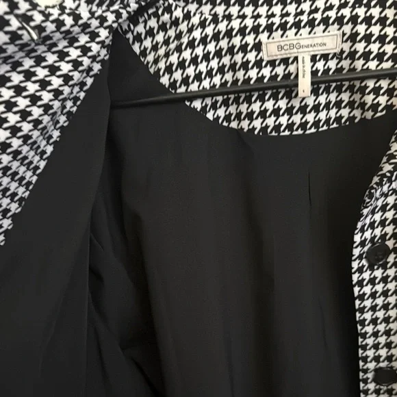 BCBGeneration Houndstooth Shacket - Picture 7 of 8